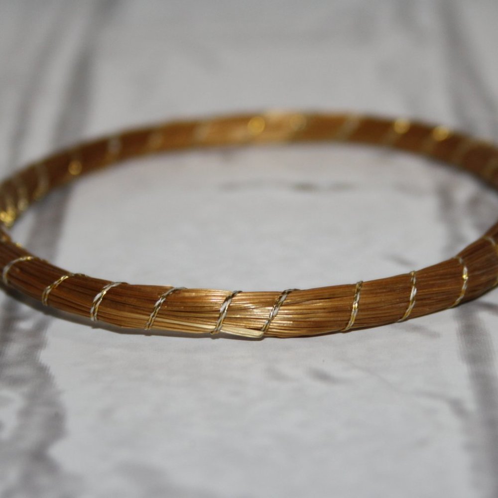 Beautiful gold wire bangle bracelet 7"